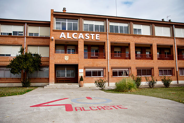 Fachada del colegio concertado Alcaste en Logroño.